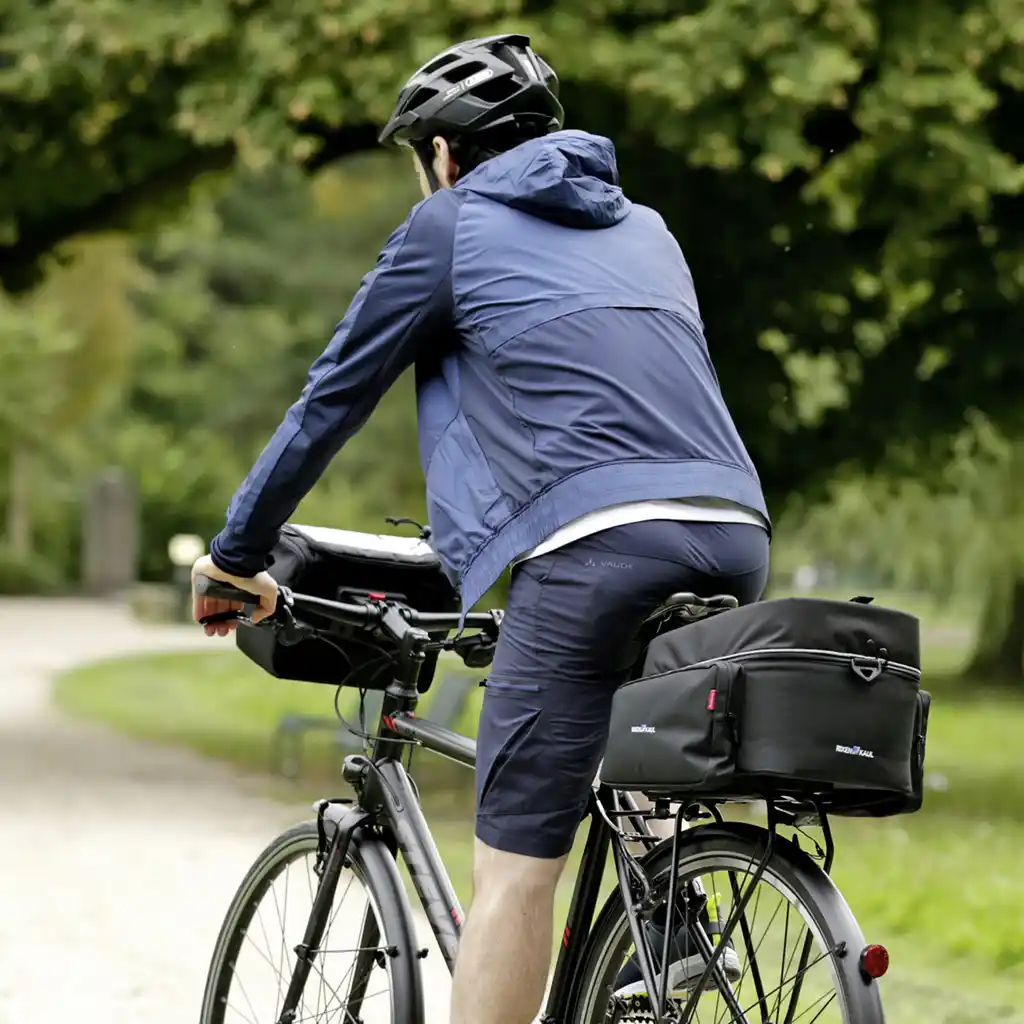 KLICKfix Rackpack Touring mit KLICKfix Bodenkupplung für Racktime Gepäckträger schwarz Gepäckträgertasche